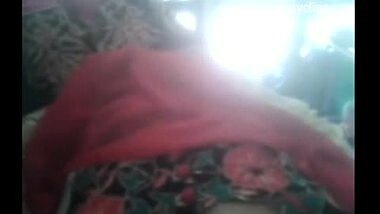 Desi Bhabhi Boobs Press in Running Train