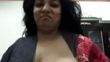 Paki bahbi showing her big boobs