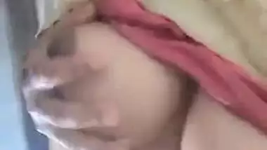 Desi Sexy Girl Showing Boobs