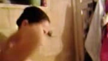 Desi Muslim Beauty Shamina Bathing Secret Cam