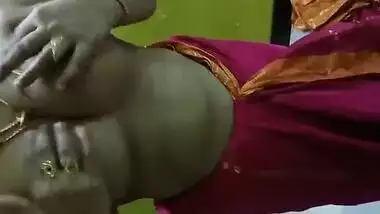 Desi sexpot takes amazing poses and throw bra away baring nice boobs