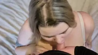Distracted his Girlfriend From Reading and Poured CUM in her Mouth and BIG TITS