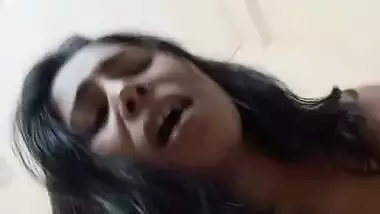 Young girl gets fuck by her uncle in a desi mms video