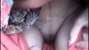 desi girl shows her tits and pussy in forest