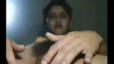 Maharashtra Bhabhi showing her Pink wet crack to lover over webcam
