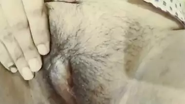 Mallu Girl Masturbating And Showing Her Pussy - Moaning