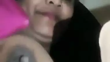 Desi horny aunty saying Jaanu dudu loge and showing boobs