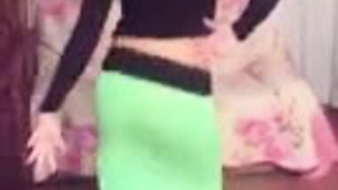 Non Nude Indian Desi Teen Girl Belly Dance Shaking Ass 