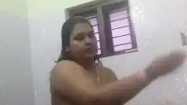 Man set the camera to film big beautiful Desi woman and her XXX tits