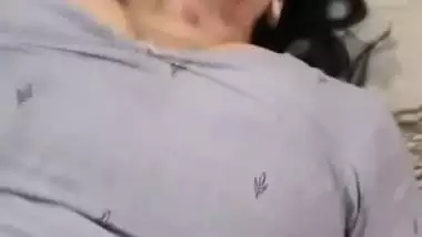 Gigolo bangs a desi Indian MILF in desi sex MMS