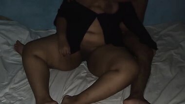 Sex Uttejit Ho Gaya Aur Apane Dost Ke Man Ko Akele He Chod Gaya - Desi Friends Mom