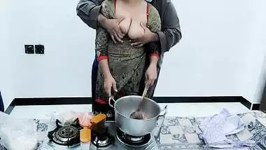 Pakistani Village Wife Fucked In Kitchen While She Is Cooking With Clear Hindi Audio