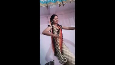 desi indian bhabhi dancing dance