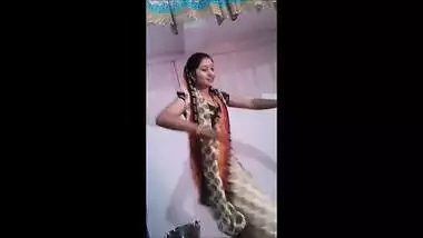 desi indian bhabhi dancing dance