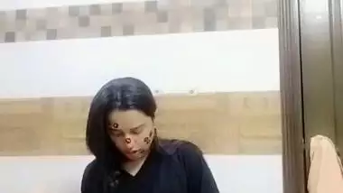 Indian nude MMS of a sexy girl fingering in her bathroom