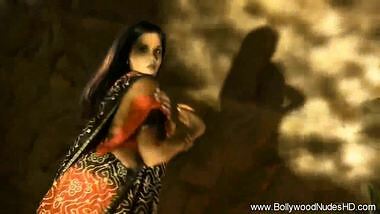 Erotic Indian Girlfriend From Bollywood