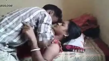 Tamil aunty letting her nephew just for boob press