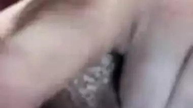 Aunty touches own unshaved sex hole and fingers it in close-up clip