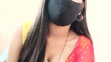 Live streaming cam girl showing sexy round boobs