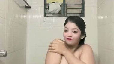 Bangladeshi TikToker nude bath viral exclusive video