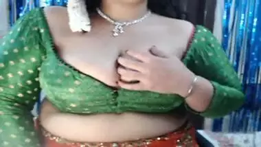 Big boobs aunty on cam