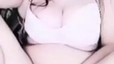 Unmarried Desi girl masturbates beautiful pussy in her own XXX show