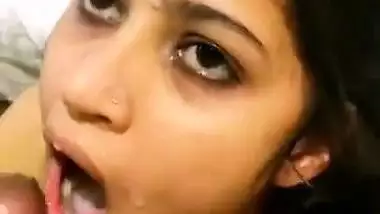 A Nagpur slut swallows cum in Marathi sex