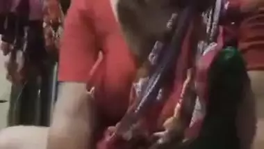 Bangla sex video of a poor aunty bouncing on a plastic bottle