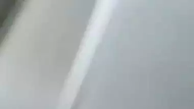 Sexy lady records her nude MMS while fingering