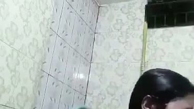 An Assamese girl records her bathing nude MMS