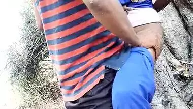 Desi schoolgirl fucked outdoors MMS video