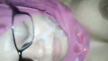 A milf takes her stepson’s cum on her face in Bangladesh sex