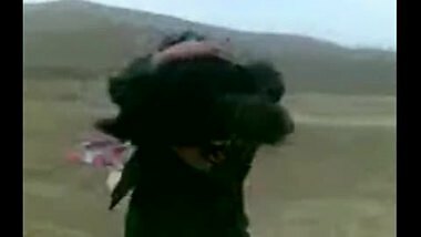 Desi sex of two Pakistani couple outdoor sex in car