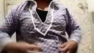 Indian bhabhi bathroom dressing video