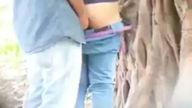 Indian hidden cam sex clip in a park