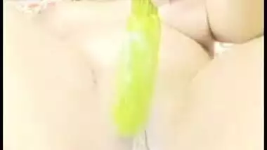 Nude Desi babe moans sticking veggie into her XXX ass and pussy