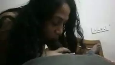Desi Aunty sucking hindu boss for saving her job