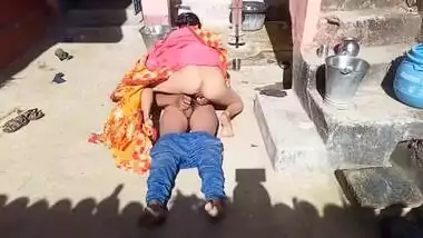 Indian neighborh bhabhi outdoor blowjob porn video