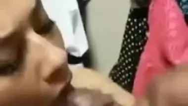 Skilled Desi fellatrix takes care of penis in the amateur porn video