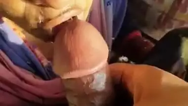 Muslim aunty eating cum of a stranger guy roadside