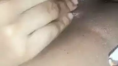 Desi BF rubbing cum of Gf body