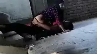Construction site sex video of Bangla lovers