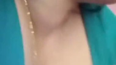 Desi Boudi Showing Lover