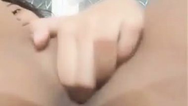 Nude desi girl fucks her holes with fingers and pens.