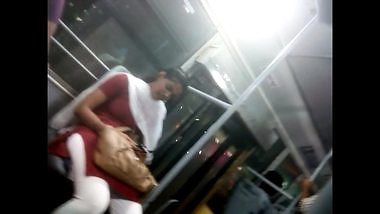 Busty IT girl showing Boobs, Ass in Chennai Bus