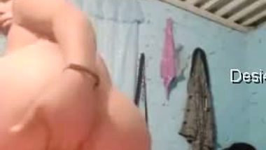 Sexy Bengali Girl MMS Showing Big Ass & Pussy !