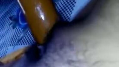 Horny desi wife musterbet her juicy pussy