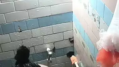 Chubby MILF bathing caught by neighbor viral MMS