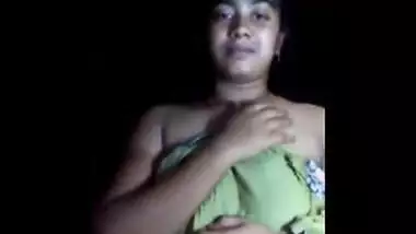 Naked girls fingering herself with a dildo while doing phone sex