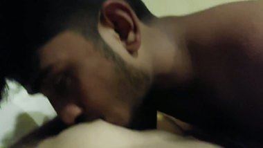 Hot Chennai babe’s erotic Tamil sex video with her BF